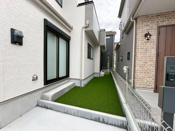 草加市稲荷4丁目　新築一戸建て　第2期C号棟