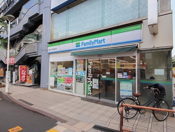 キャッスルマンション松原団地駅前(ファミリーマート獨協大学前駅東口店)