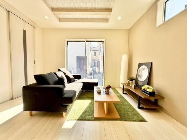草加市新栄1丁目　新築一戸建て