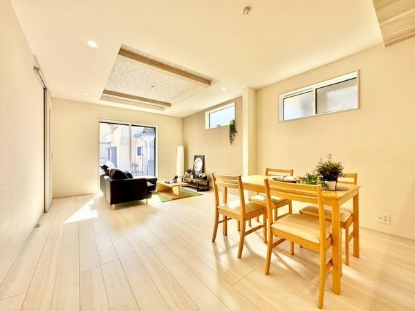 草加市新栄1丁目　新築一戸建て