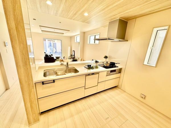草加市新栄1丁目　新築一戸建て