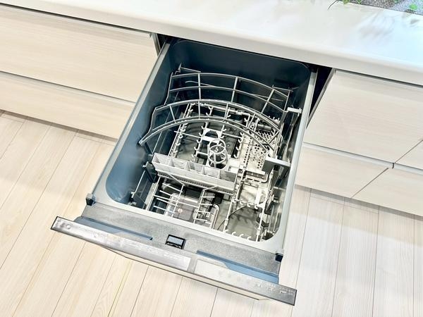 草加市新栄1丁目　新築一戸建て