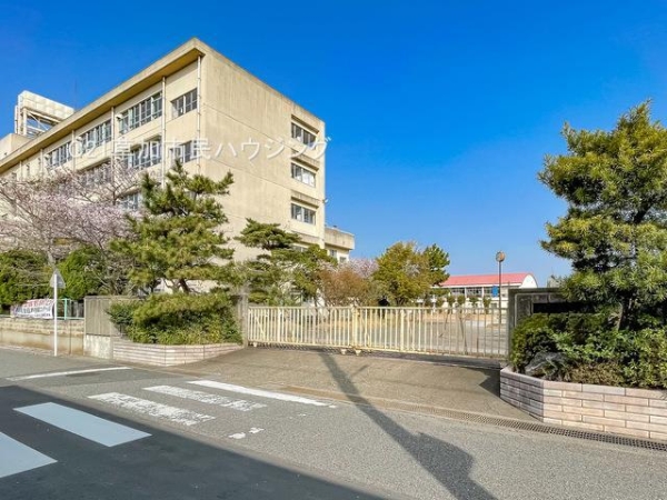 草加市青柳8丁目　新築一戸建て　29期1号棟(青柳中学校)