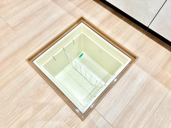 草加市稲荷4丁目　新築一戸建て　12期1号棟