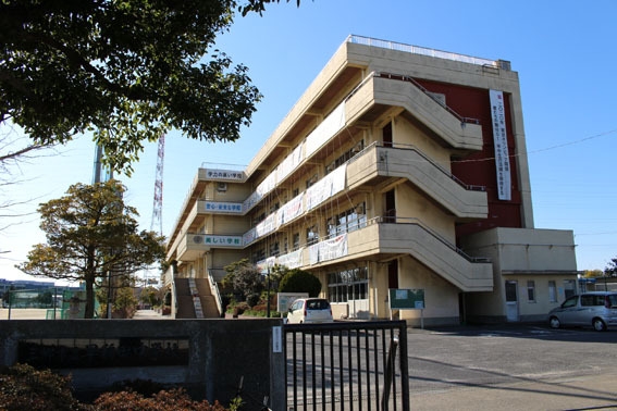 三郷市早稲田６丁目の中古一戸建て(早稲田中学校)