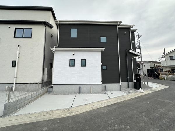 草加市苗塚町　新築一戸建て　第1期16号棟