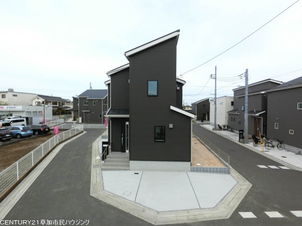 草加市苗塚町　新築一戸建て　第1期16号棟