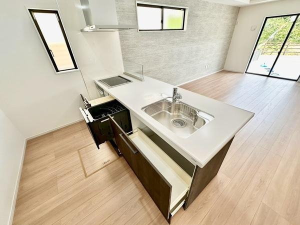草加市青柳8丁目　新築一戸建て　9期1号棟
