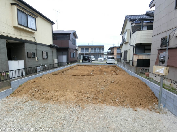 草加市稲荷4丁目　新築一戸建て