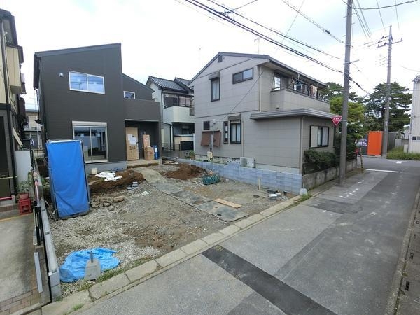 草加市稲荷4丁目　新築一戸建て