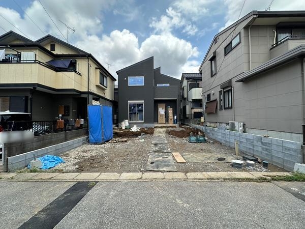 草加市稲荷4丁目　新築一戸建て