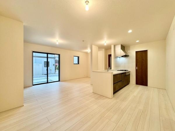 草加市旭町5丁目　新築一戸建て