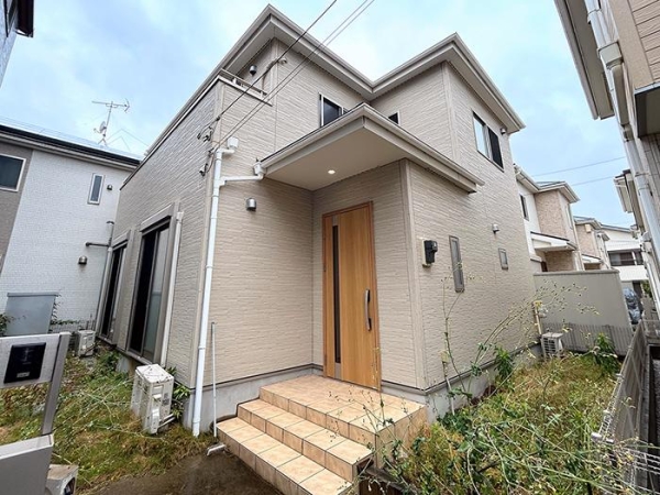 草加市稲荷4丁目　中古一戸建て