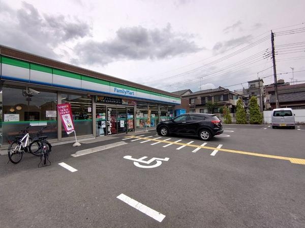メイツ草加(ファミリーマート草加旭町二丁目店)