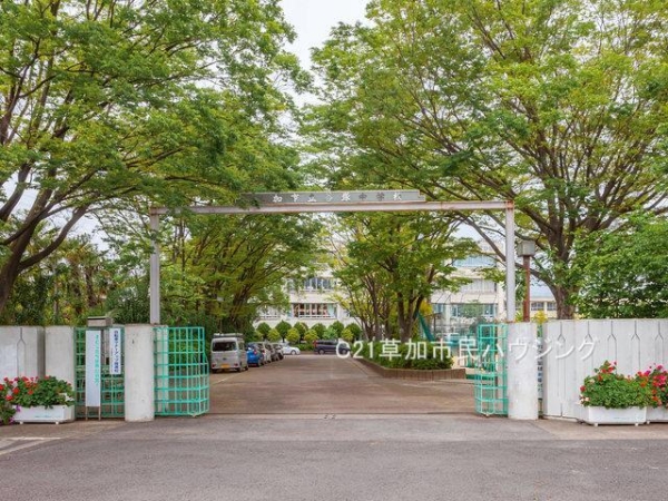 草加市氷川町の土地(谷塚中学校)