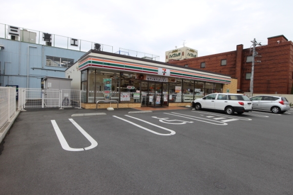 八潮伊草団地8号棟(セブンイレブン　草加稲荷南店)