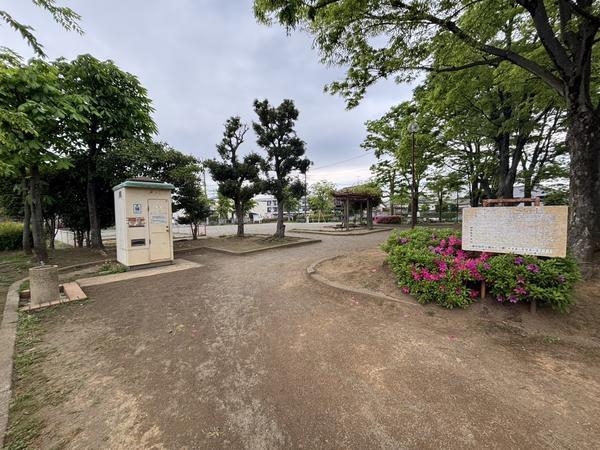 八潮伊草団地8号棟(後谷東児童公園)