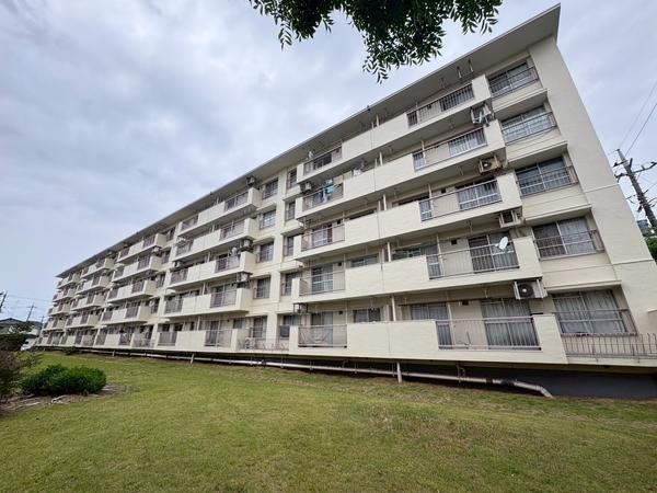 八潮伊草団地8号棟