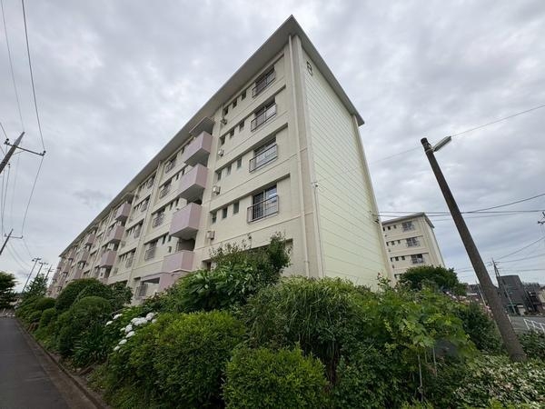 八潮伊草団地8号棟