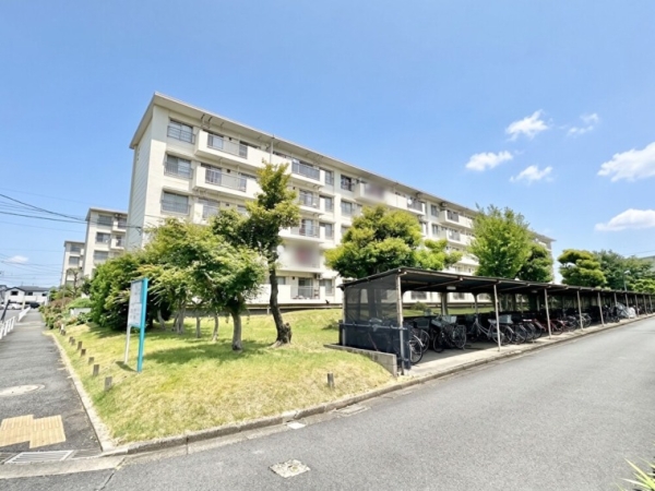 八潮伊草団地8号棟