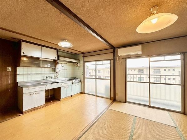 八潮伊草団地8号棟