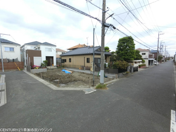 草加市稲荷6丁目　新築一戸建て