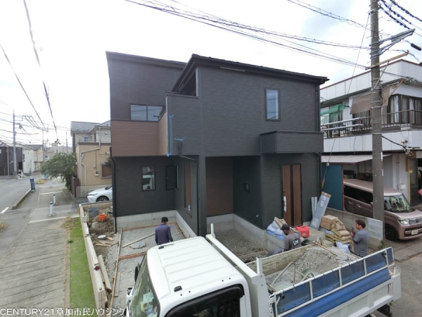 八潮市上馬場　新築一戸建て