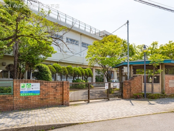 市川市欠真間2丁目の新築一戸建(市川市立南行徳小学校)