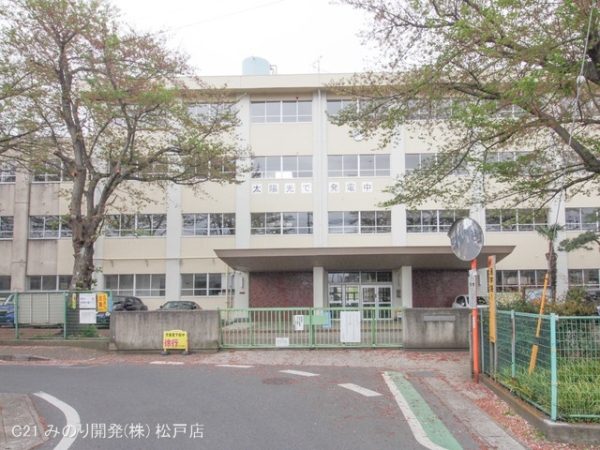 松戸市松飛台の新築一戸建(松戸市立松飛台小学校)