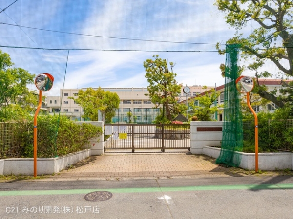 市川市南八幡1丁目の新築一戸建(市川市立第六中学校)