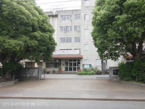 エステ・スクエア松戸(松戸市立和名ケ谷中学校)
