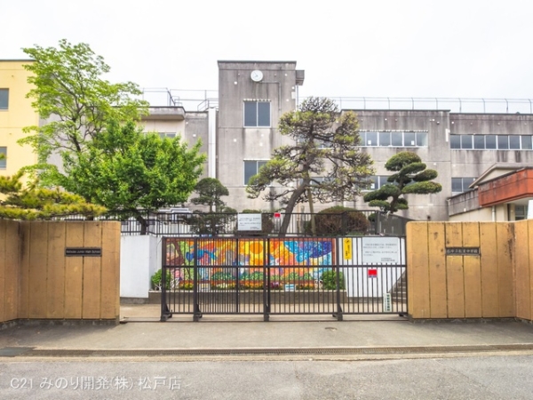 柏市松葉町6丁目の新築一戸建(柏市立松葉中学校)