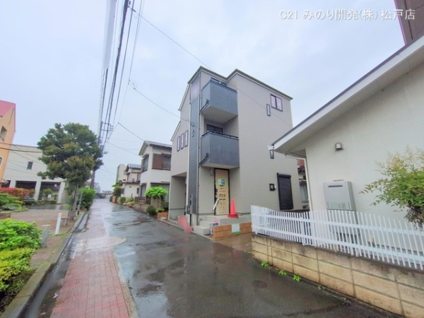 市川市欠真間１丁目の新築一戸建