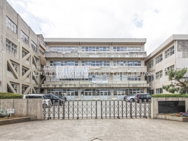 松戸市六実２丁目の新築一戸建(松戸市立六実中学校)