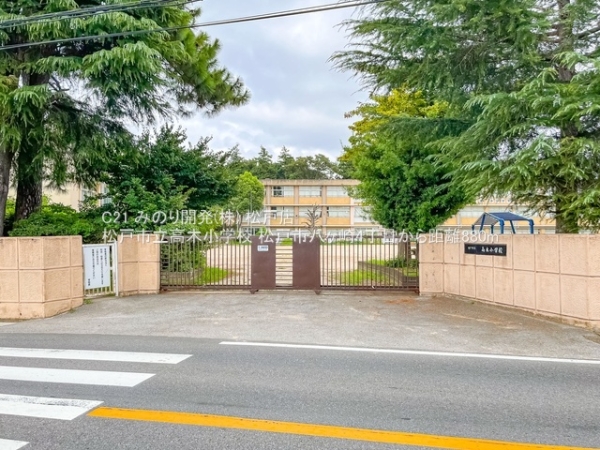 松戸市八ケ崎４丁目の新築一戸建(松戸市立高木小学校)