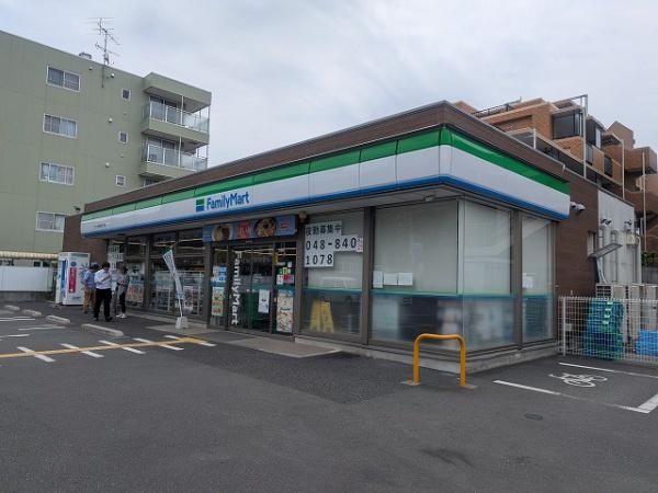 与野パークスクエア(ファミリーマートさいたま鈴谷四丁目店)