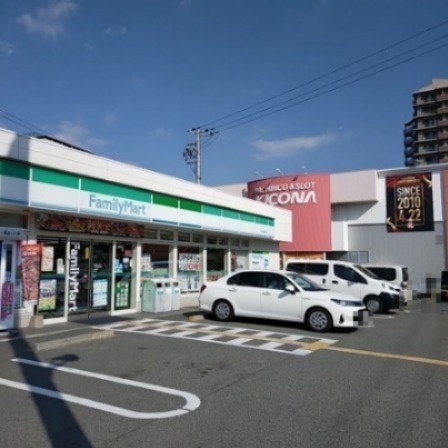 ハイツ尼崎A棟(ファミリーマートJR尼崎駅西店)