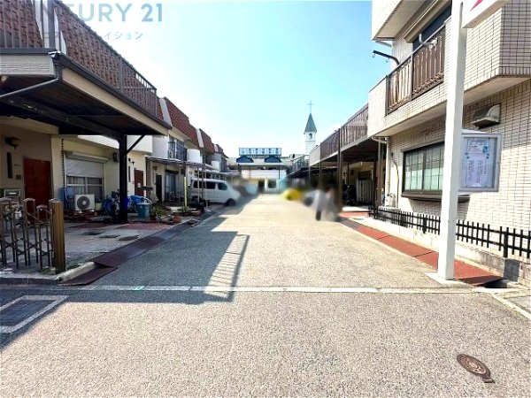 尼崎市稲葉元町3丁目の中古一戸建て(前面道路含む現地写真)