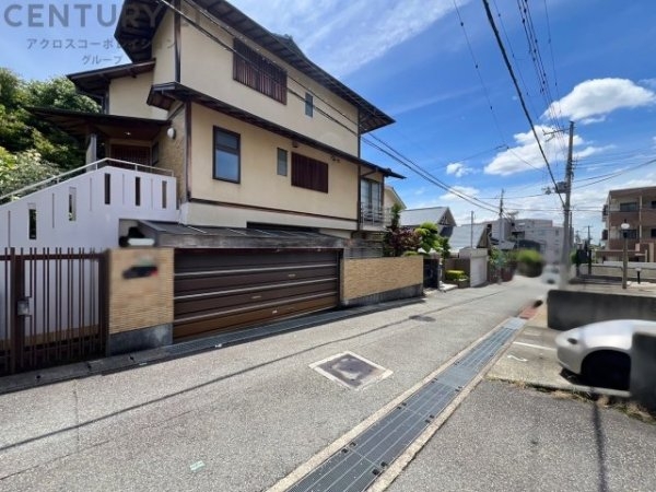 川西市花屋敷２丁目の中古一戸建て