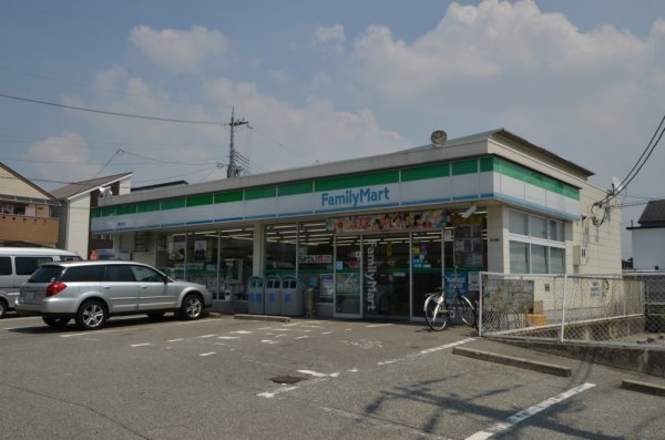 パレ伊丹北(ファミリーマート川西久代店)