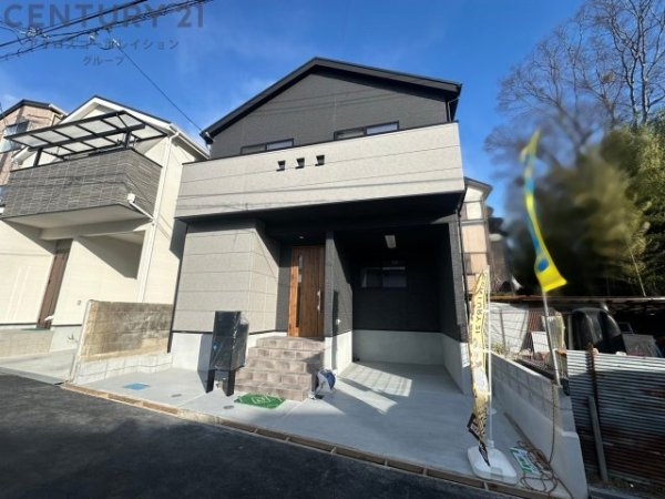 テェィダ山下駅前