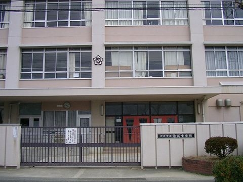 桜台ハイツ参号棟(伊丹市立池尻小学校)