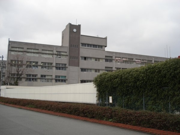 桜台ハイツ参号棟(伊丹市立天王寺川中学校)