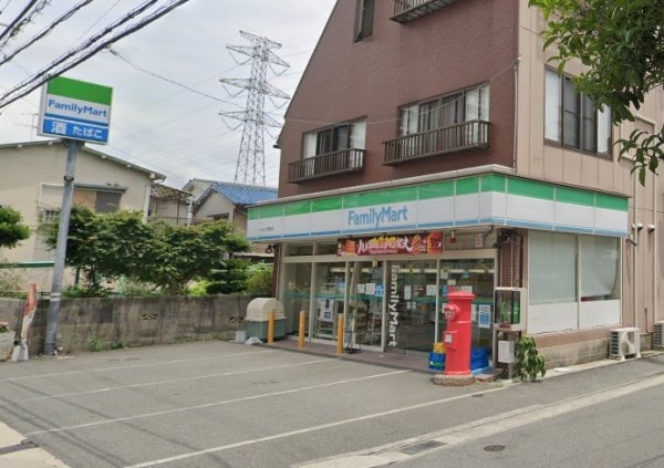 桜台ハイツ参号棟(ファミリーマートかみえす西野店)