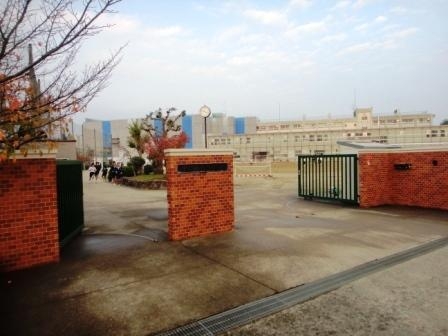 川西市水明台2丁目の土地(川西市立緑台中学校)