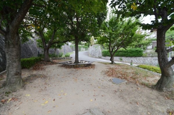 川西市鴬台2丁目の中古一戸建て(鴬さえずり公園)