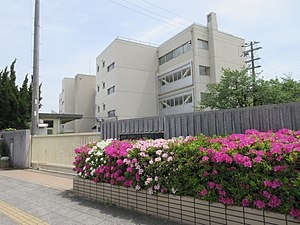 ファミリープラザ宝塚D棟(宝塚市立高司中学校)
