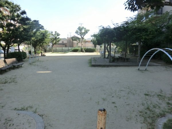 サンハイツ逆瀬川B棟(伊孑志第3公園)