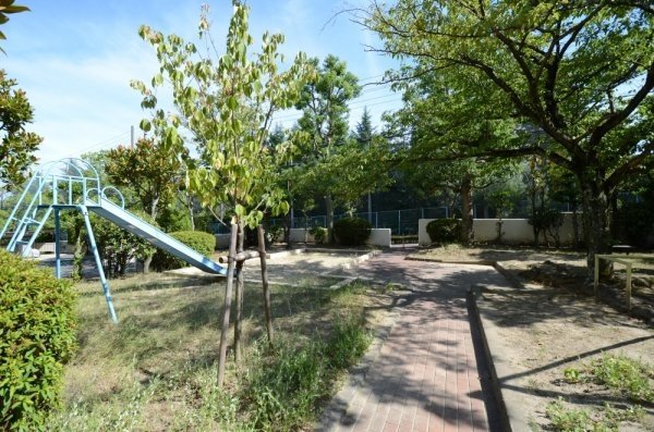 阪急逆瀬台マンション(白瀬川第2公園)