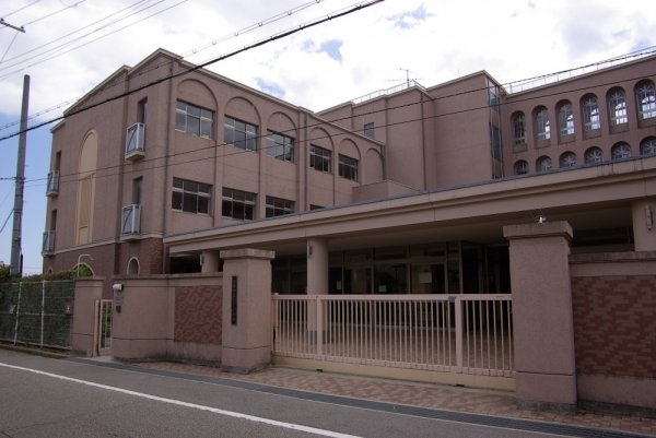 宝塚市仁川うぐいす台の中古一戸建て(宝塚市立 仁川小学校)